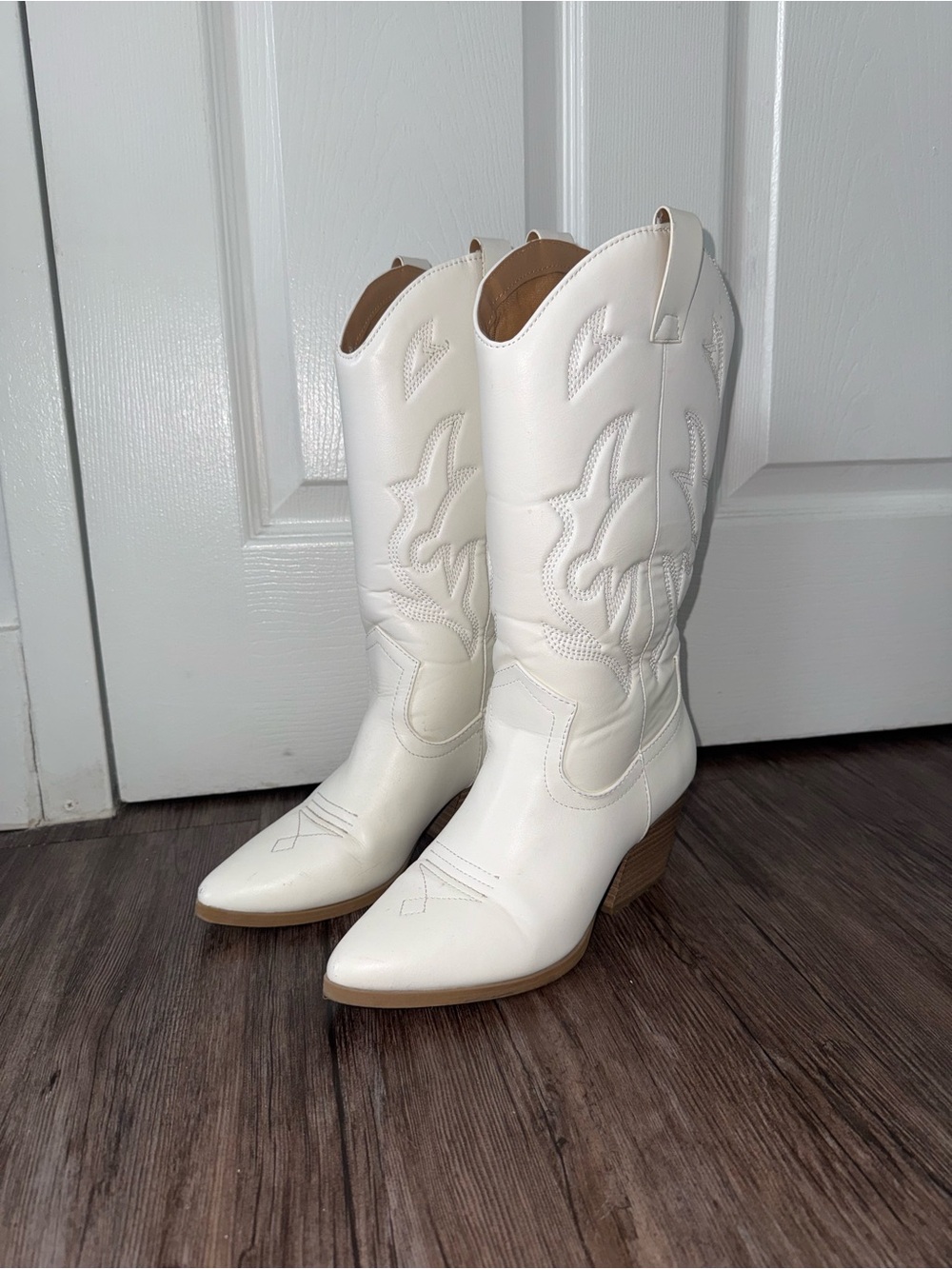 Soda Women's White Western Cowboy Boots